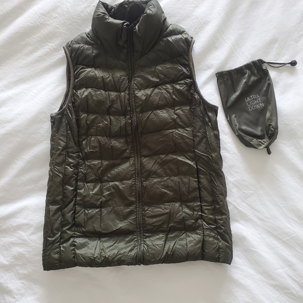🚫SOLD🚫 Uniqlo Ultra Light Down Vest Olive Green XS